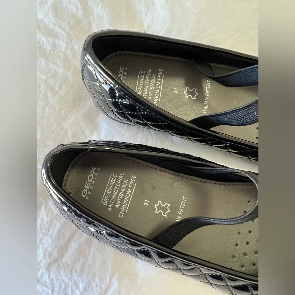 Geox Respira Girls | Size US 13 | Euro 31 |Black Patent Leather Mary Jane Flats